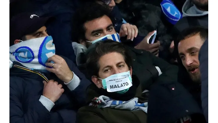 Hinchas del Nápoli en su duelo ante Barcelona por Champions League