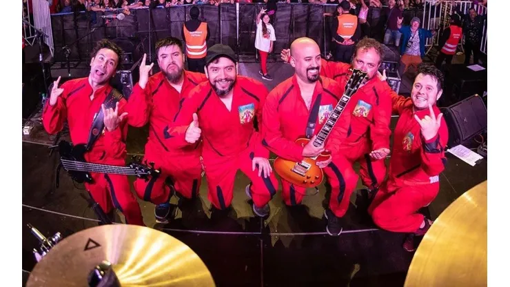 Vocalista de Sinergia le "tira flores" a Luciano Pereyra
