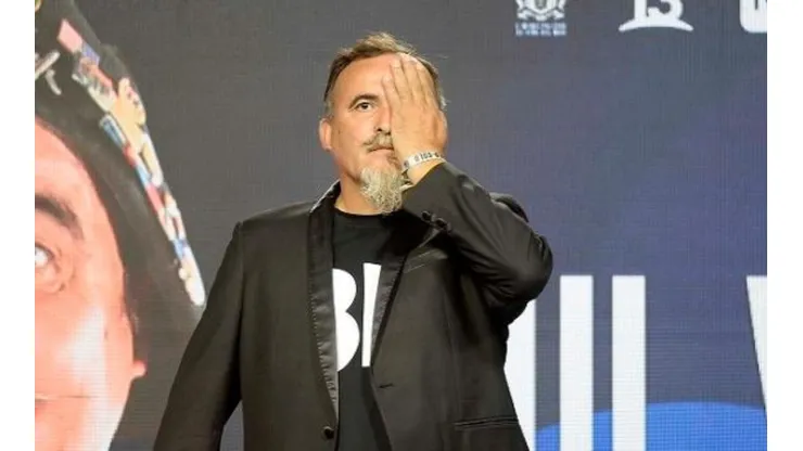 El comediante realizó el gesto de taparse un ojo en protesta por quienes sufrieron lesiones oculares por agentes del Estado.