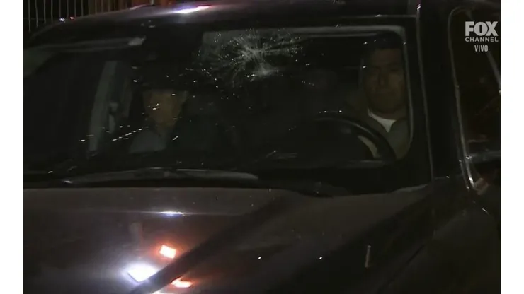 Así quedó uno de los automóviles que trasladaba al equipo de Ricky Marin a la Quinta Vergara el domingo pasado.