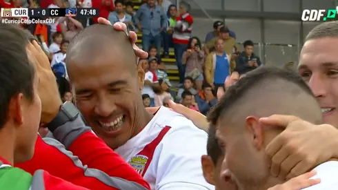 Curicó festeja el gol ante Colo Colo.