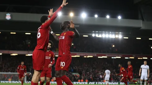 Liverpool también remonta para seguir en racha.