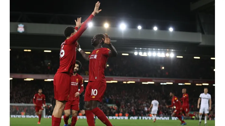 Liverpool también remonta para seguir en racha.