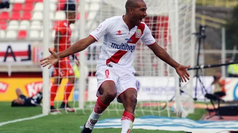 Colo Colo juega ante Curicó en La Granja.