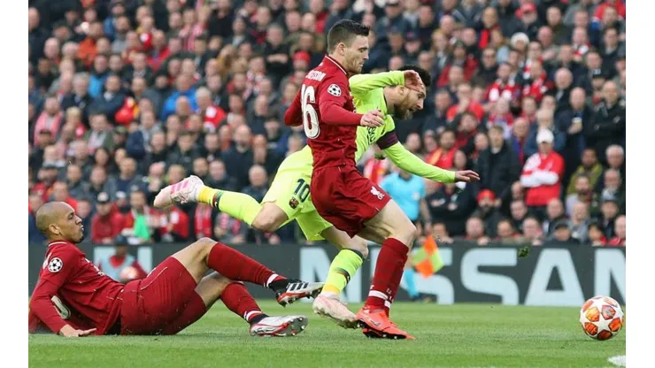 Andrew Robertson se disculpa con Lionel Messi por pegarle "paipazo" en semifinal de Champions League