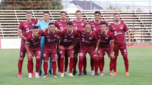 Chupete Suazo debuta de manera oficial en Deportes Santa Cruz con una derrota