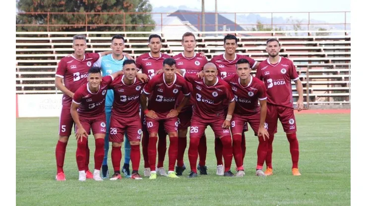 Chupete Suazo debuta de manera oficial en Deportes Santa Cruz con una derrota