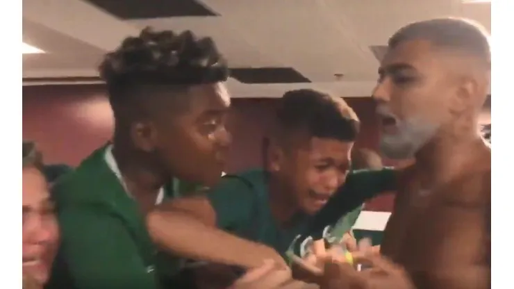 Gabigol crack: sale campeón con Flamengo y celebra con un emocionado grupo de niños