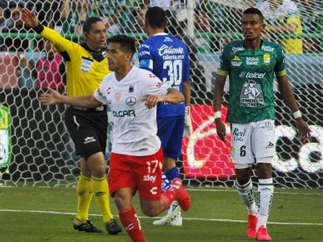 Guerra de goles: Doblete de Meneses y descuento de Juan Delgado