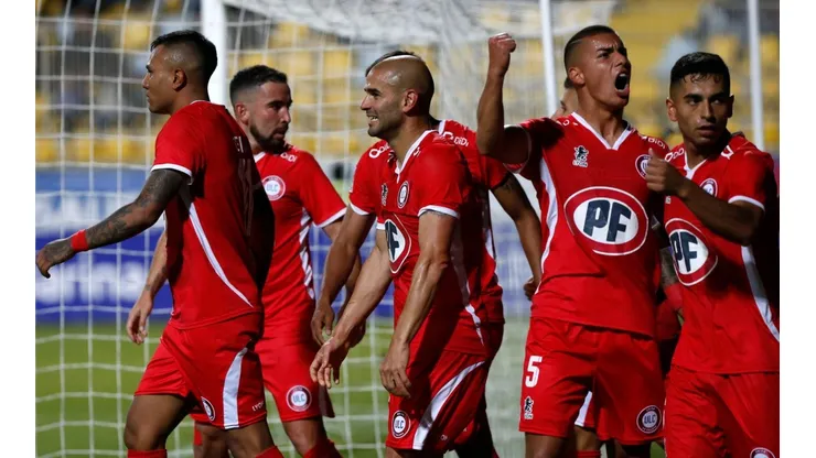 La Calera suma cuatro triunfos en el torneo local.