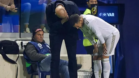Zidane consuela a Hazard luego de salir lesionado ante el Levante