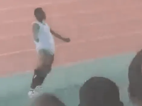 DT africano celebra gol con gesto de Triple H y mostrando el paquete