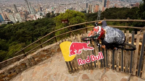 Presencia chilena en el Red Bull Monserrate Cerro Abajo, el descenso urbano más largo del mundo.