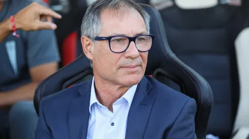 El técnico de la UC está siendo duramente criticado en Argentina.