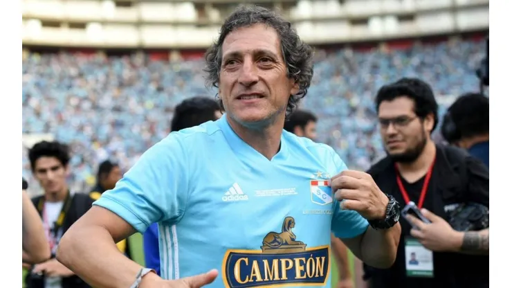 Mario Salas descarta volver a Perú: "Estoy en Colo Colo y voy a dar la pelea hasta el final"