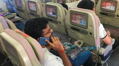 ¿Te atreverías a usar el teléfono en pleno vuelo?