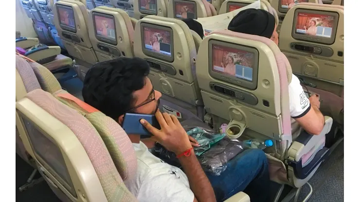 ¿Te atreverías a usar el teléfono en pleno vuelo?