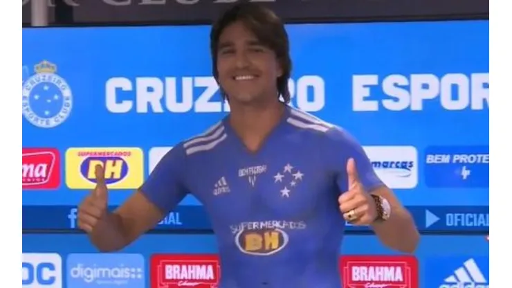 Notable: Cruzeiro presenta a Marcelo Moreno Martins con "camiseta" de cuerpo pintado