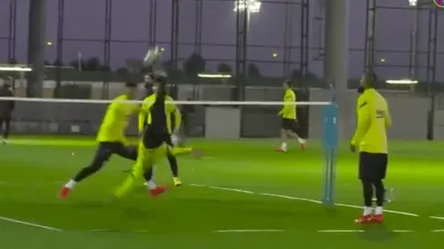 Arturo Vidal habilita para espectacular chilena de Lionel Messi en entrenamiento del Barcelona