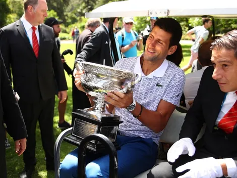 Video: Djokovic sorprende a unos niños y ¡juega partido callejero en Serbia!