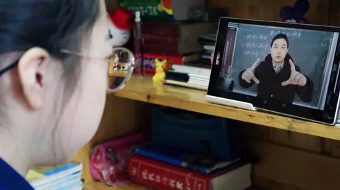 China abre escuela online para poder seguir con las clases de los colegios cerrados por el coronavirus