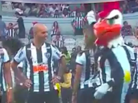 Corpóreo del Atlético Mineiro se fue de PLR tras criticado gesto a jugadora