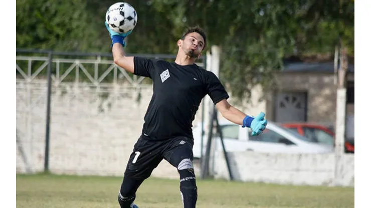 Nicolás Fernández, feliz y reconocido arquero homosexual.