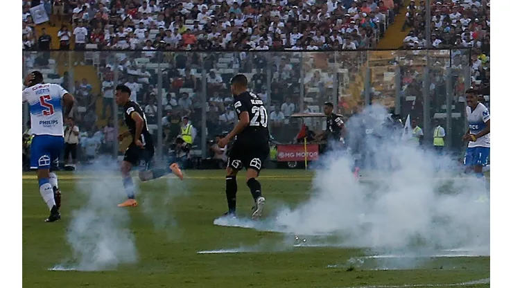 Los incidentes en el Monumental no son nuevos en el fútbol chileno.
