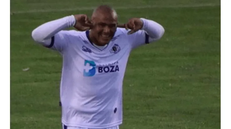 ¡Debut goleador! Humberto Suazo anota en aplastante triunfo de Deportes Santa Cruz