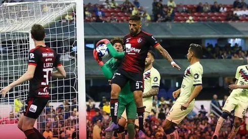 Jeraldino no pudo evitar la derrota de su equipo.