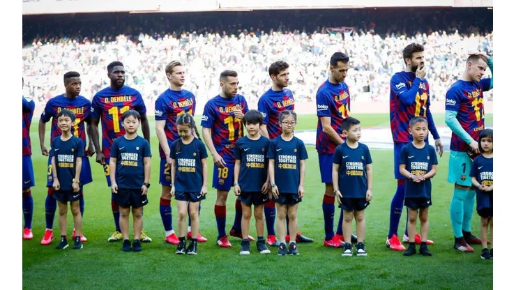 Barcelona salta a la cancha con la camiseta de Dembelé