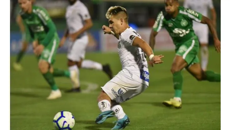 Huachipato busca compensación económica de Santos tras renovación de Yeferson Soteldo