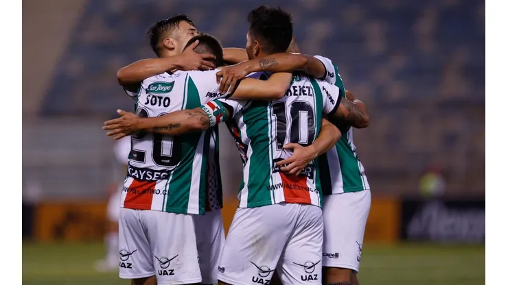Palestino sigue celebrando.