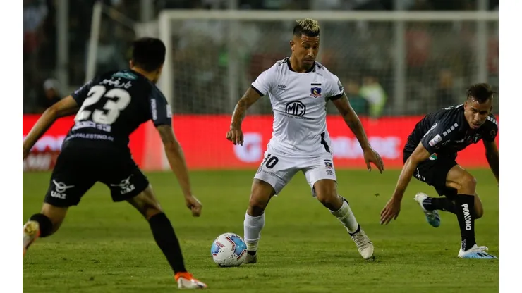 Alarma en Colo Colo: Leonardo Valencia presenta molestias y es duda para duelo con Universidad Católica