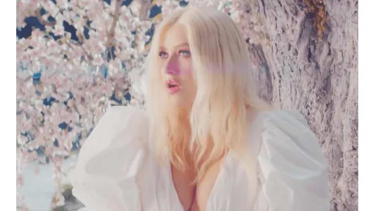 Lo nuevo de Christina Aguilera se llama "Fall On Me"