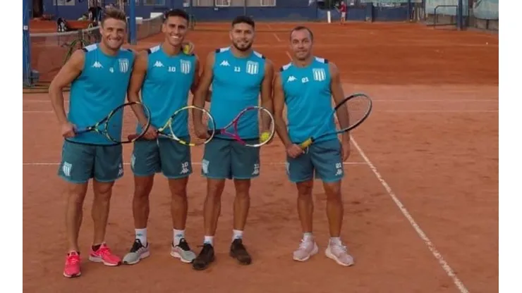 Díaz jugó tenis con sus compañeros