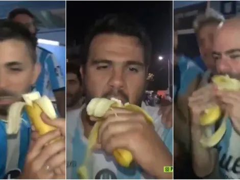 Hinchas de Racing se comen un plátano en homenaje a Marcelo Díaz