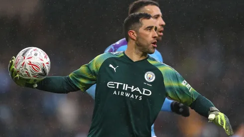 Claudio Bravo no verá acción