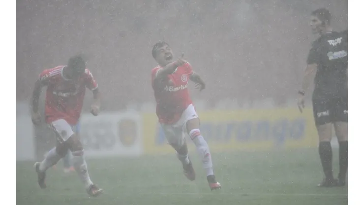 Internacional gana en Brasil