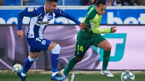 Fabián Orellana ante el Deportivo Alavés