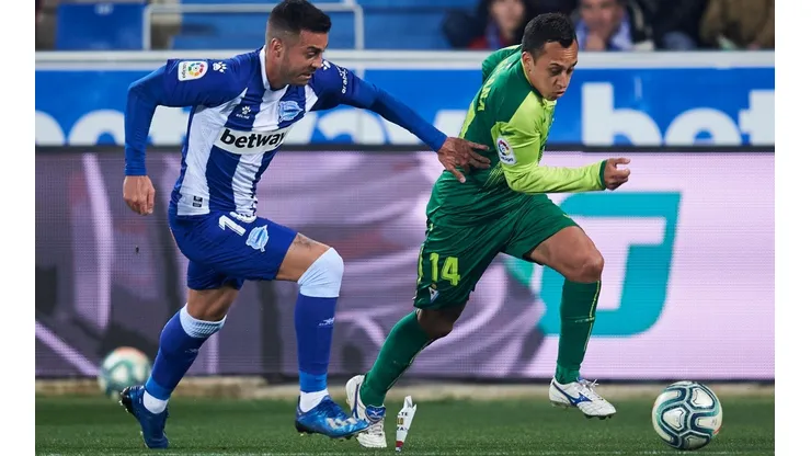 Fabián Orellana ante el Deportivo Alavés