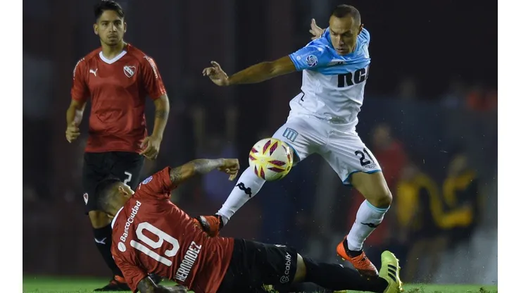 Marcelo Díaz no aparece en la formación que ensayó Racing para el clásico