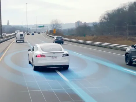 Tesla promete un piloto automático que detectará los hoyos de las calles