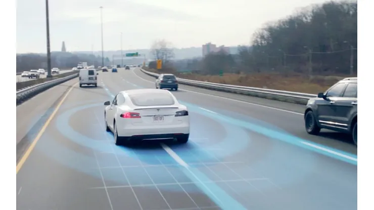 Tesla promete un piloto automático que detectará los hoyos de las calles
