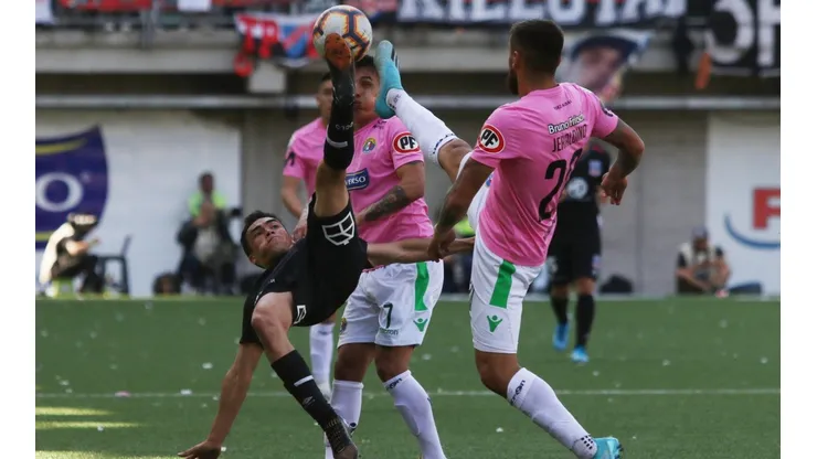 Audax Italiano ante Colo Colo en el Bicentenario de La Florida