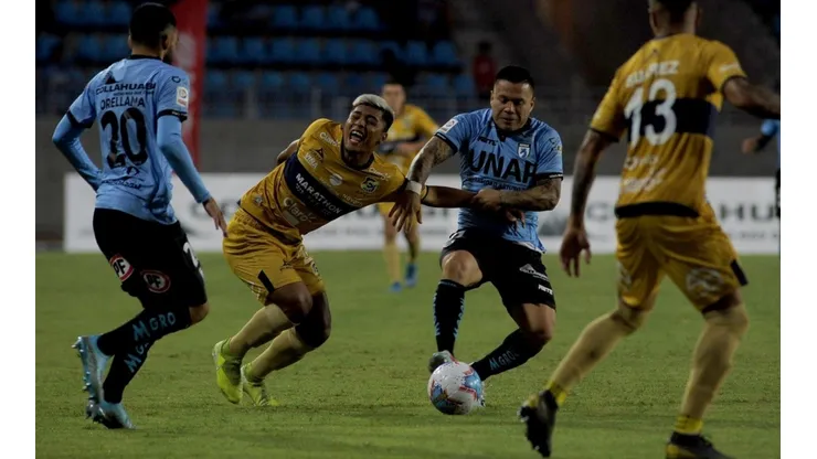 Álvaro Ramos y Dylan Zúñiga fueron protagonistas de Iquique-Everton