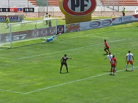 Tapadón: Requena le ataja el penal a Leonardo Valencia