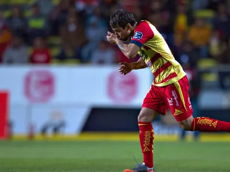 Valdivia la rompe cantando como Américo en su bautizo en Morelia