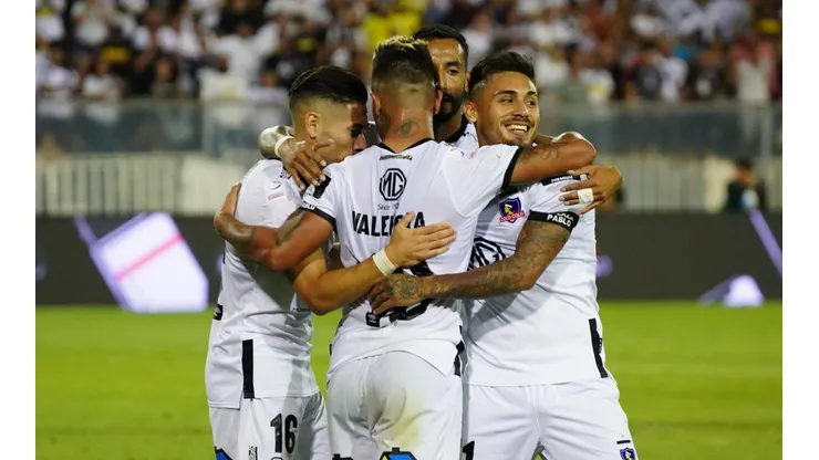 A Colo Colo aún puede llegar un central.