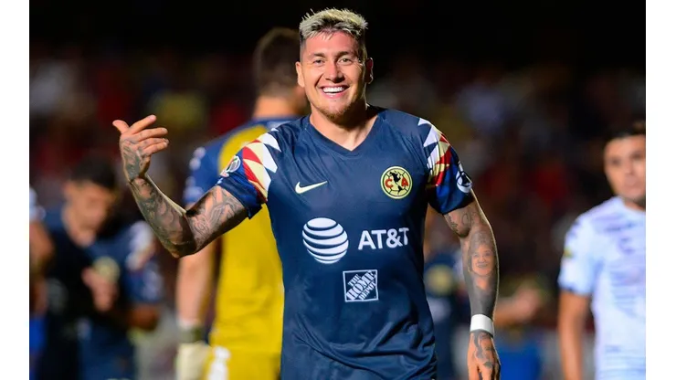El delantero nacional estará fuera de las canchas entre tres a cuatros meses.
